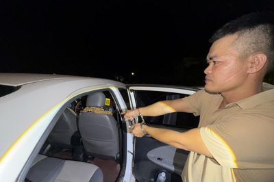 Chưa kịp giao 'hàng' đã bị tóm