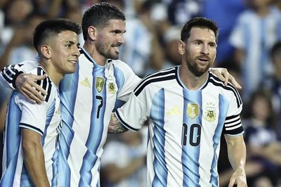 Argentina: Khi gánh nặng tuổi tác đè lên vai Messi...