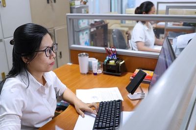 77 công chức ở phường hơn 225.000 dân của Hà Nội