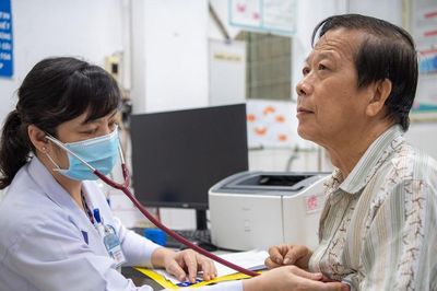 Bộ Y tế trả lời kiến nghị miễn phí BHYT cho người dân từ 65 tuổi trở lên