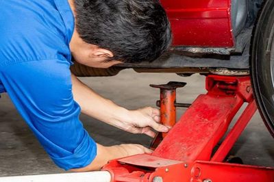Rước họa vào thân vì sai lầm khi dùng kích nâng ô tô