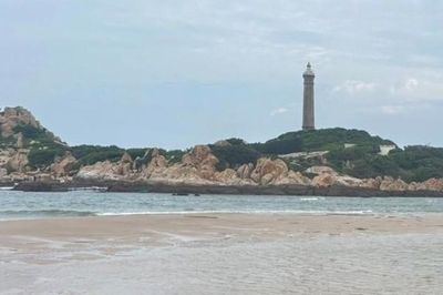 Thiếu niên 15 tuổi bị sóng cuốn mất tích, công an thông tin đặc điểm nhận dạng