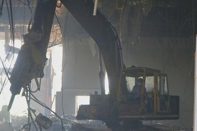 Cận cảnh tháo dỡ khu phức hợp xây không phép tồn tại nhiều năm trên 'đất vàng'