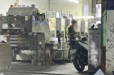 Phát hiện nam công nhân tử vong trong xưởng in ở TPHCM