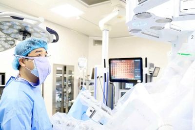 Thực hiện phẫu thuật nội soi bằng robot cho ca ung thư thực quản phức tạp