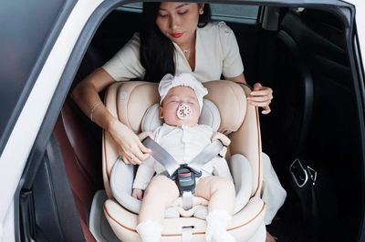Lắp ghế trẻ em trên ô tô thế nào để không bị phạt?