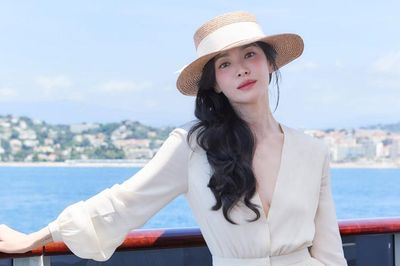 Song Hye Kyo đẹp như nữ thần, làn da trắng sáng ở tuổi 44