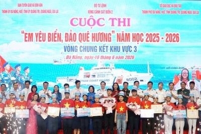 Học sinh miền Trung tự hào thể hiện 'Em yêu biển, đảo quê hương'