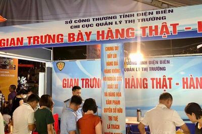 Điện Biên: Gian hàng hàng thật - hàng giả thu hút hơn 1.500 lượt khách