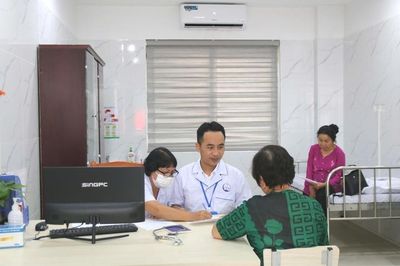 Hà Nội hỗ trợ tới 100 lần lương tối thiểu để thu hút bác sĩ về trạm y tế