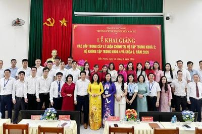Bắc Ninh: Khai giảng 3 lớp trung cấp lý luận chính trị, áp dụng mô hình đồng giảng