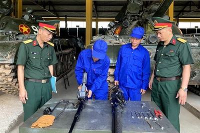 Lữ đoàn Tăng thiết giáp 409: Giữ sức mạnh 'quả đấm thép'