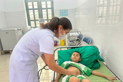 Chủ động phòng bệnh truyền nhiễm cho trẻ trong mùa hè