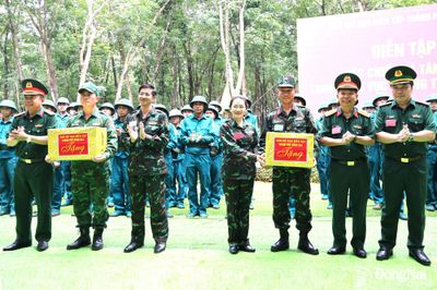 Diễn tập tác chiến trong khu vực phòng thủ xã Tân Tiến thành công tốt đẹp