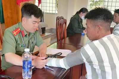 Tiếp thêm động lực cho phạm nhân cải tạo tiến bộ