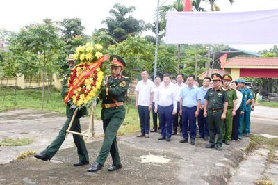 Lấy mẫu, số hóa thông tin hài cốt liệt sĩ chưa xác định danh tính tại Nghĩa trang Liệt sĩ xã Trường Sinh