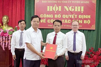 Ban Thường vụ Tỉnh ủy công bố quyết định về công tác cán bộ tại Đảng bộ xã Giáp Trung