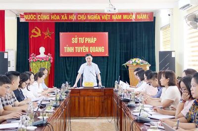 Phó Chủ tịch UBND tỉnh Đỗ Anh Tuấn làm việc với Sở Tư pháp