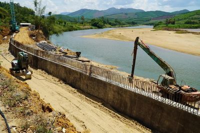 Quảng Ngãi: Công trình kè chống sạt lở tỉnh lộ 624B vẫn ngổn ngang trước ngày về đích