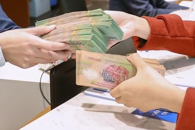 Dòng tiền ngân hàng: Người dân tăng gửi, doanh nghiệp giảm giữ tiền