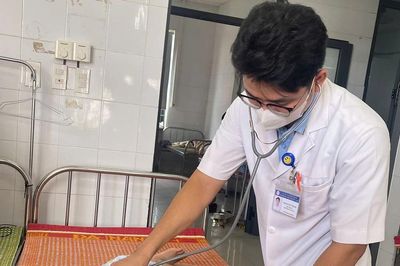 Hơn 40 người nhập viện nghi ngộ độc sau khi ăn bánh mì