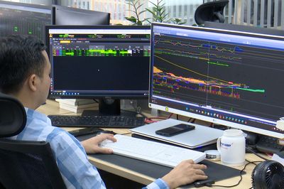 Đề xuất bổ sung quy định về giao dịch điện tử, người hành nghề chứng khoán