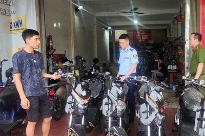 Quản lý thị trường Hà Nội cảnh báo trào lưu 'độ' xe điện gây mất an toàn giao thông