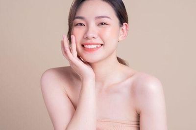 Da dễ sạm, đổ dầu và nổi mụn mùa Hè? Đây là những cách giúp làn da sáng khỏe hơn mỗi ngày