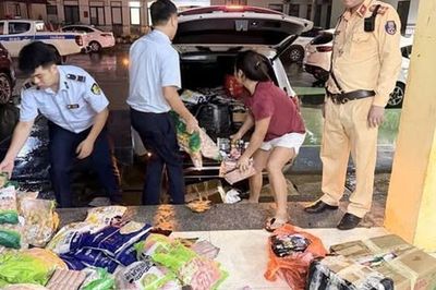 Công an kiểm tra ô tô của một phụ nữ, phát hiện sự thật 'kinh hoàng' phía sau cốp