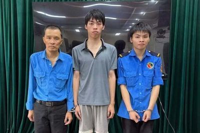 Tạm giữ 3 bảo vệ chung cư hành hung khách và tài xế sau thắc mắc phí gửi xe