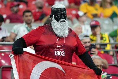 'Ông kẹ' trên khán đài Thổ Nhĩ Kỳ gây sốt ở World Cup 2026