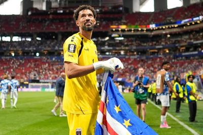 Thủ môn Cape Verde khóc vì không đủ tiền đưa mẹ sang Mỹ xem World Cup 2026