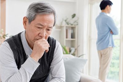 Từ niềm tự hào đến nỗi đau: Con trai tiến sĩ từ mặt cha chỉ vì một căn nhà