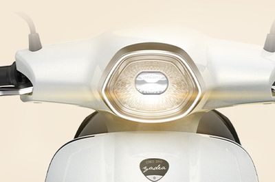 Trải nghiệm xe máy điện đẹp phong cách giá 28,9 triệu đồng công nghệ cao cấp như xe ga, đi tới 120 km, pin LFP tháo rời