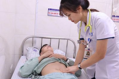 21 tuổi đã nhận chỉ định lọc máu vì suy thận giai đoạn cuối, sự thật sau đó khiến thanh niên vỡ òa