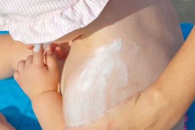 5 tiêu chí chọn kem chống nắng dịu nhẹ, an toàn tuyệt đối cho trẻ nhỏ