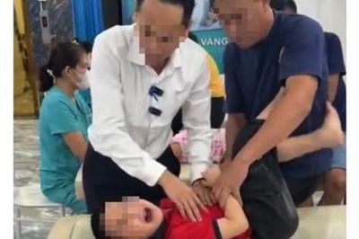 Sự thật về 'tiến sĩ nắn chỉnh xương' ở Y Đức Vương giúp trẻ 'không nói được thành nói được'