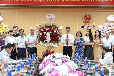 Lãnh đạo Bộ Y tế gặp mặt, chúc mừng các cơ quan báo chí, truyền thông của ngành nhân Kỷ niệm 101 năm Ngày Báo chí cách mạng Việt Nam