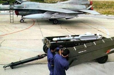 Tiêm kích F-16 Ukraine không chiến cực mạnh khi có thêm tên lửa IRIS-T