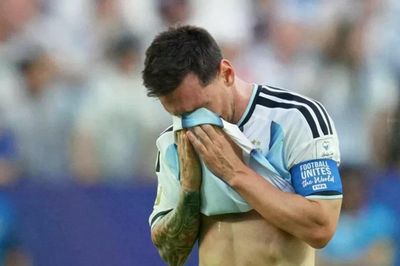 Messi tiết lộ lý do bật khóc khi ghi bàn cho Argentina
