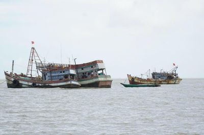 Bám biển khai thác thủy sản theo tổ đội