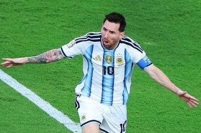 Messi rực sáng với cú hat-trick giúp Argentina phô diễn sức mạnh