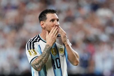 Messi xô đổ hàng loạt kỷ lục World Cup