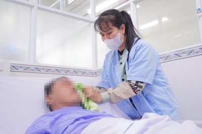 Có dấu hiệu đột quỵ, người đàn ông ở TP.HCM hành động tự cứu mình