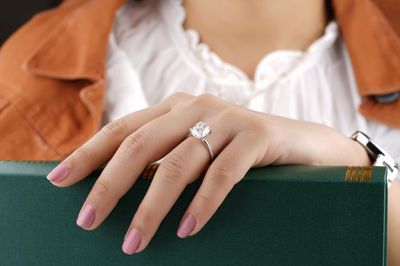 Tia UV là kẻ thù của đá quý màu