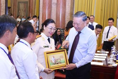 Báo chí phải đồng hành với các nhiệm vụ ưu tiên của đất nước trong thời kì mới