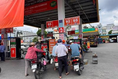 Xăng E5 bỗng đắt hàng, đề xuất kéo dài thời gian lưu thông