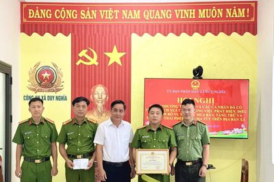 Khen thưởng Công an xã Duy Nghĩa vì thành tích xuất sắc trong phòng, chống ma túy