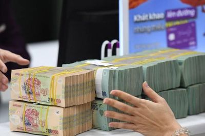 [SPOTLIGHT] Ngân hàng quốc doanh tăng lãi suất huy động lần thứ hai trong tháng