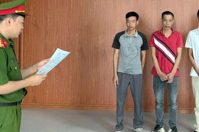 Bắc Ninh khởi tố 3 người đổ trái phép gần 700 tấn chất thải rắn ra môi trường